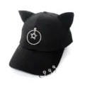 Détail de la casquette noire avec oreilles de chat, pendentif étoile et anneaux en métal - Adulte 55-58cm / Style Décoration Étoile / Noir