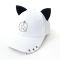 Détail d'une casquette de baseball blanche avec oreilles de chat et anneaux en métal - Adulte 55-58cm / Pendentif Étoile / Étoile Blanc