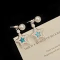 Orecchini a stella in argento con zirconi, pietra blu e accento di perla - Orecchini a Lobo Blu Zirconia e Perla (R0122)