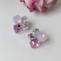 Orecchini a perno in zirconia cubica colorata in rosa e iridescente, stile dolce - Stile Orecchino Opale Rosa (R0013)