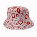 Vista dettagliata della trama in tessuto stampato rosso e bianco sul cappello alla pescatora. - Adulto 55-58cm / Cuore Bianco