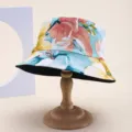 Detail of reversible floral print bucket hat for sun protection and vacation style - 粉黄蓝热带花卉印花