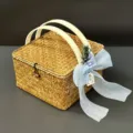 Coffret cadeau de mariage en paille tressée à la main avec ruban, panier à bonbons. - L 20 x l 20 x H 11 cm / Panier en tulle bleu