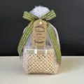 Élégante mini boîte cadeau en bambou tissé à la main avec ruban vert et filet étoilé - Round basket + star yarn + ribbon