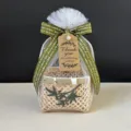 Mini boîte cadeau en panier de bambou tissé main avec filet blanc et ruban vert olive - Bamboo Charm Round Basket With Star Mesh And Ribbon