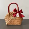 Handgewebter Holzspan-Geschenkkorb mit roter Satinschleife für Blumen und Süßigkeiten - Weinrot