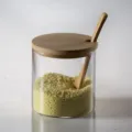 Handige transparante glazen kruidenpot met bamboe deksel en houten lepel voor keukenopslag. - Enkele verpakking zonder bamboe tray