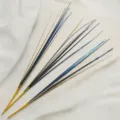 Detail von dekorativen Zweigen zum Unabhängigkeitstag mit blauen, goldenen und silbernen Fäden - Ohne Stern / 3g Packung / Schwarz Gold Blau Gemischt