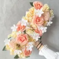 Rangée de fleurs en soie artificielle pour déco de mariage, arrangement de roses roses et blanches. - Jaune Rose 2