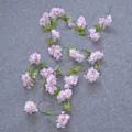 Guirlande de fleurs de cerisier artificielles roses pour une décoration murale élégante. - Rose Clair
