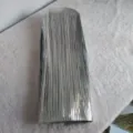 Détail macro de franges en PVC laser argent brillant pour décor de fête de Noël - 43cm / Argent