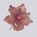 Dettaglio fiore artificiale rosa glitterato, ideale per decorazioni natalizie e composizioni fai. - Rosa