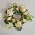 Corona de vela con rosas artificiales blancas y hojas de eucalipto para bodas - Champán