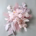 Detail de rangee de fleurs artificielles roses pour fond d'arche de mariage et decor romantique. - Rose Clair