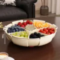 Eleganter cremeweißer Obstteller mit Fächern für Snacks, Nüsse und Trockenfrüchte - Geteilter Stil / Creme