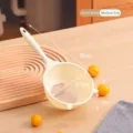 Medium cream white plastic kitchen strainer colander with handle 12.5cm diameter - M / Cream