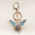 Vintage Bienen Schlüsselanhänger mit funkelnden Kristallen und bunten Emaille Blumen - Blaugrüner Emaille-Stil / Blaue Biene
