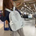 Großer minimalistischer hellblauer Schulrucksack für Schüler und für Reisen geeignet - Ohne Anhänger / Blau