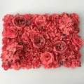 Pared decorativa de flores artificiales rojas con rosas de seda peonías y hortensias - Burdeos