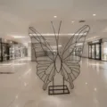 Vista detallada de escultura de mariposa gigante en alambre para bodas y decoración - Marco de Mariposa de 2m Solo (Sin Flores) / 2m