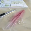 Kunstmatig pampasgras roze veer bloem huwelijk decoratie bloemige rekwisiet voor huis decor. - 69 cm Roze set: 6 rietgrassen & 20 afrikanenhoofden