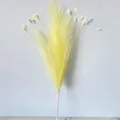 Kunstmatige gele pampasgras bloemsteel met nep pauwenveer voor bruiloft decoratie - 69 cm Gele set: 6 rietgrassen & 20 afrikanenhoofden