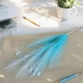 Blauwe kunstmatige pauwveer gras bloem stengel voor bruiloft thuis bloemige decoratie - 69 cm Lichtblauwe set: 6 rietgrassen & 20 afrikanenhoofden