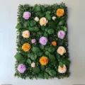 Panel de pared de plantas artificiales con rosas de imitación y follaje denso decorativo - Peonía Púrpura Champán
