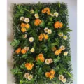 Panel de pared de plantas artificiales con flores naranjas y rosas decorativo. - Margarita Naranja