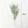 30 cm hoge kunstmatige ciprestak met wit mat sneeuweffect voor kerstdecoratie doeleinden - Bevroren Ceder Naald / 30cm / Groen