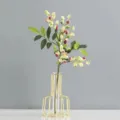 Dettaglio ramo di bacche di olivo artificiale, pianta verde realistica per decorare casa. - Viola