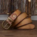 Close-up of a 3.3cm wide vintage distressed brown leather belt with brass buckle - 100cm / Khaki