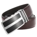 Brauner Herren-Ledergürtel mit einer eleganten silbernen Automatikschließe und Akzenten - 110cm / Braun Silber Automatik-Stil