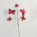 Detailansicht künstlicher roter Schmetterlingszweige für die Dekoration von Hochzeitsbögen. - 70cm (5-Kopf) / Rot