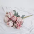 Elegante ramo de rosas y hortensias artificiales para una decoración romántica de mesa de casa - Rosa