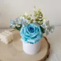 Διακοσμητικό τεχνητό μπλε τριαντάφυλλο σε λευκή γλάστρα για διακόσμηση σπιτιού - Μπλε