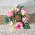 Elegante corona de velas con rosas rosas artificiales para decoración de mesa de bodas - Guirnalda Rosada Austin