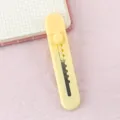 Simpatico mini taglierino portatile apri scatole rosa cancelleria strumento per uso quotidiano - Giallo brillante