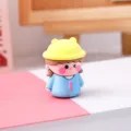 Joli taille-crayon en silicone de dessin anime avec design de petite fille pour cadeau enfant - Collection petite fille au chapeau jaune / Emballage en boîte