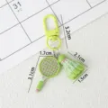 Lindo llavero de metal con raqueta y volante de bádminton verde colgante de bolso regalo. - Verde