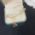 Elegante orecchino a polsino con farfalla e fiore placcato oro con nappe di zirconi - Manicotto Orecchio Farfalla Fiore (Orecchio Sinistro Solo) / Pezzo Singolo (1826) / Oro