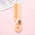 Lindo peine de pelo de oso de dibujos animados, cepillo rosa de plástico para peinar a diario. - Galleta con forma de oso