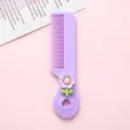Bonito peine de pelo de plástico morado con decoración floral y mango de corazón para diario. - Flor pequeña