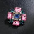 Broche vintage en cristal coloré avec pierres roses et bleues pour un style élégant - Rose