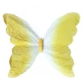 Gros plan détaillé de la décoration papillon en papier dégradé jaune et blanc et antennes. - Jaune