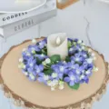 Exquise couronne de bougies de fleurs sauvages artificielles pour fête et décoration intérieure. - Violet