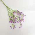 Detalle de flor de gipsófila morada artificial, rama de planta de simulación de goma suave. - Púrpura profundo