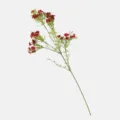 Detaillierte Nahaufnahme des künstlichen Schleierkraut-Blumenzweigs für florale Dekorationen. - Rot