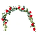 Guirlanda de vid de rosas rojas artificiales y eucalipto para decoración de bodas - Rojo