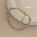 Primo piano di una collana con perle rosa da 3mm e una chiusura dorata regolabile. - Bracciale / 3mm / Viola